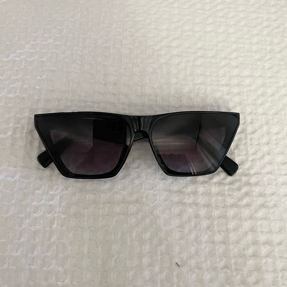 Very cute retro hipster cat eye sunglasses